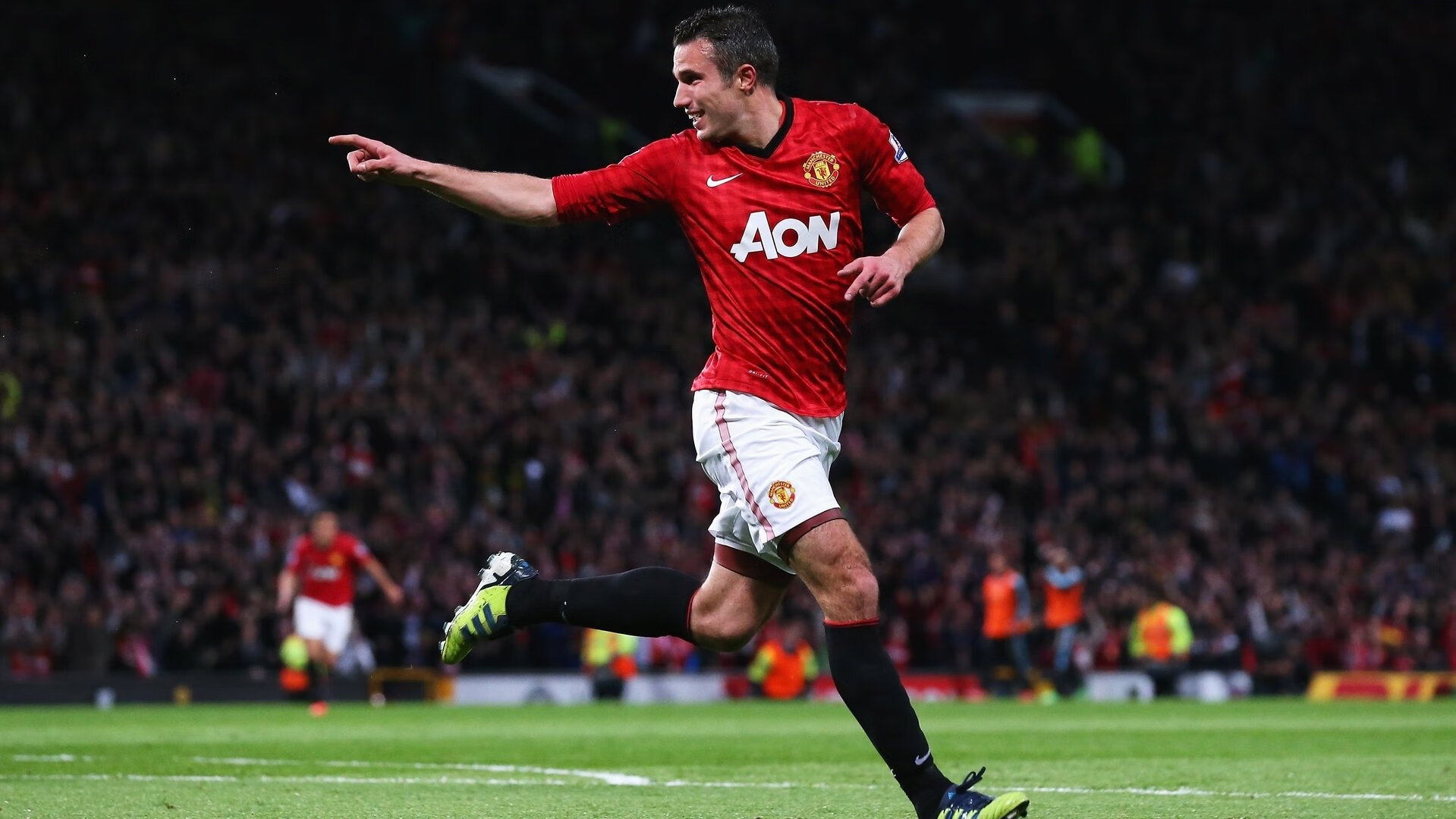 _湖人队迎难而上，誓夺季后赛席位_，湖人主场时隔8年再迎季后赛