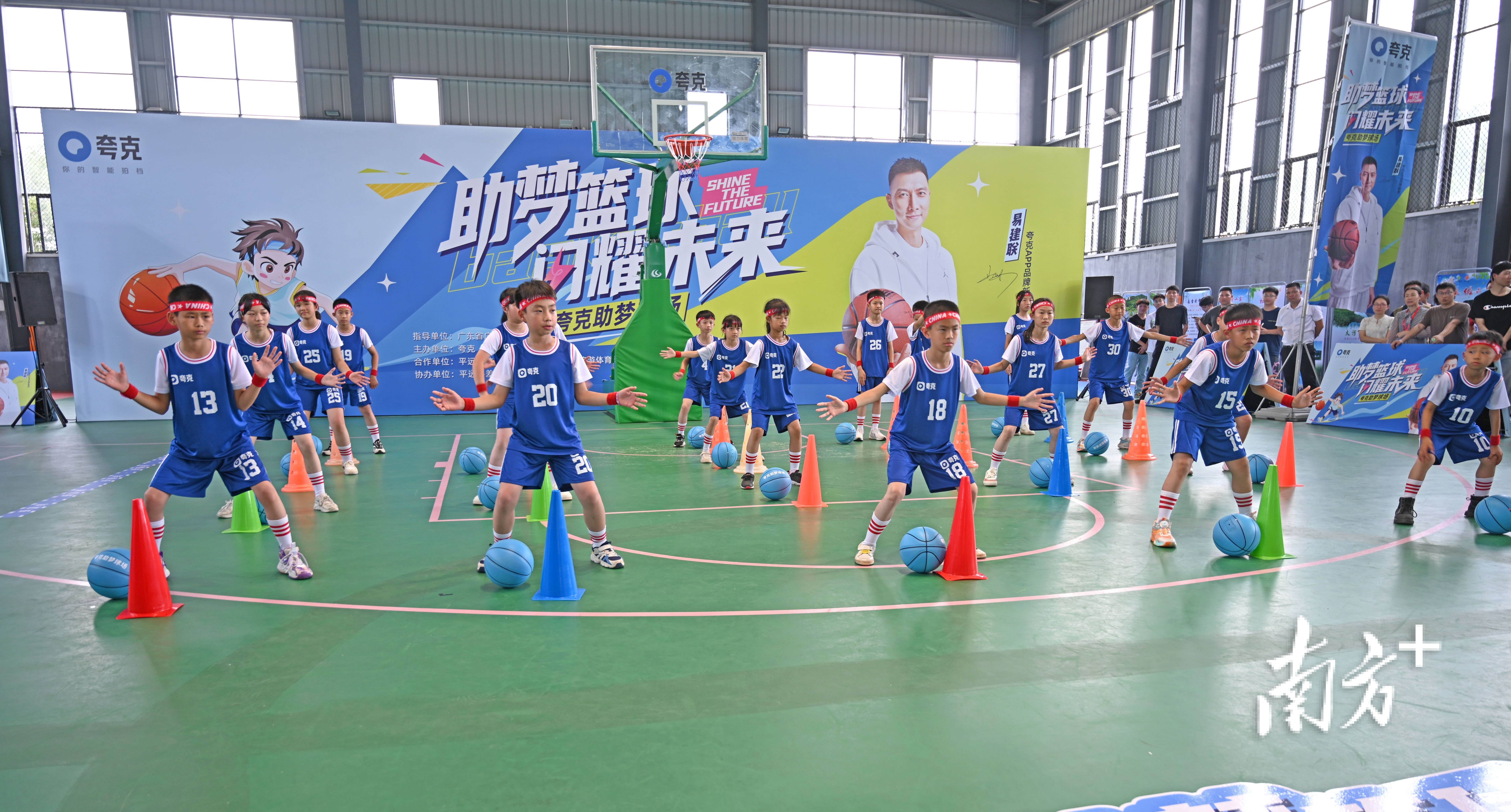 篮球公益:易建联基金会捐建篮球场的简单介绍 篮球公益:易建联基金会捐建篮球场的简单介绍