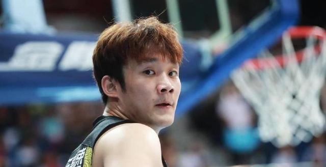 -包含丁彦雨航：MVP的巅峰与伤病之痛的词条